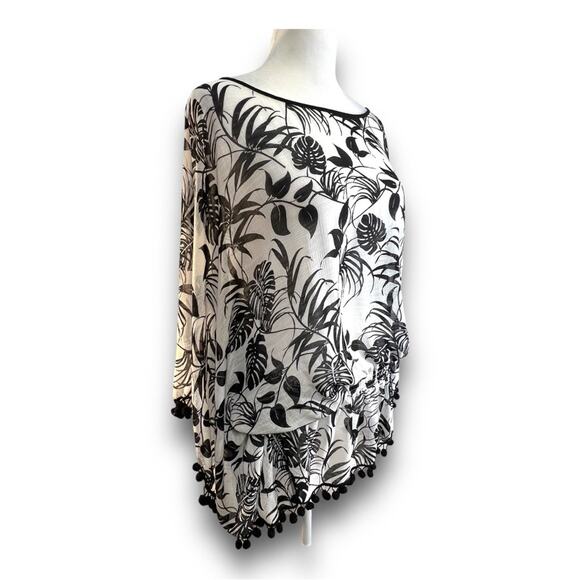 VINCE CAMUTO🎈SOLD black & white tropical flower Caftan with black ball fringe M - Picture 5 of 12